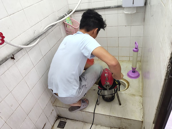芝罘肥皂掉到马桶里把马桶堵住了怎么办？马桶堵住了怎么办