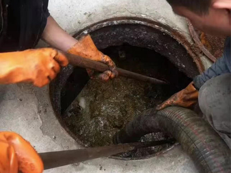 芝罘清理化粪池时如何避免沼气的危害?